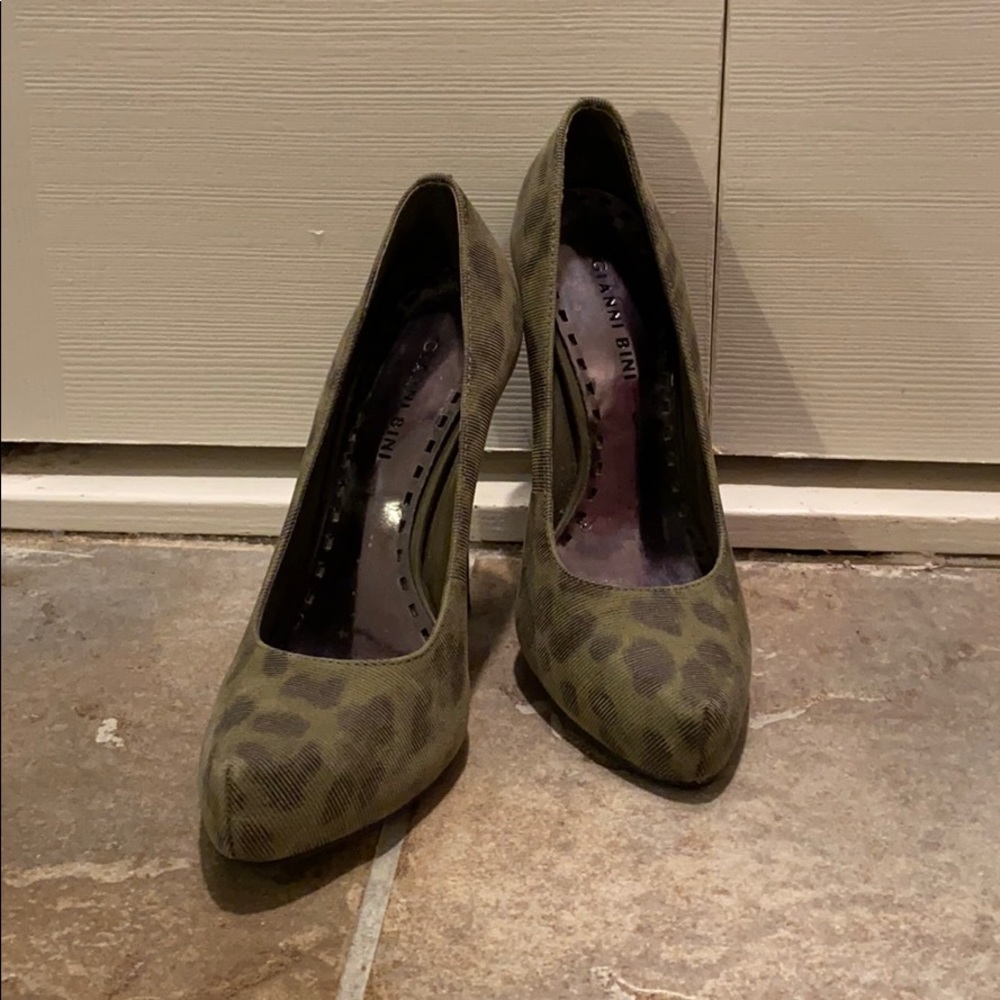 🎉HP🎉 Gianni Bini Leopard Print Heels